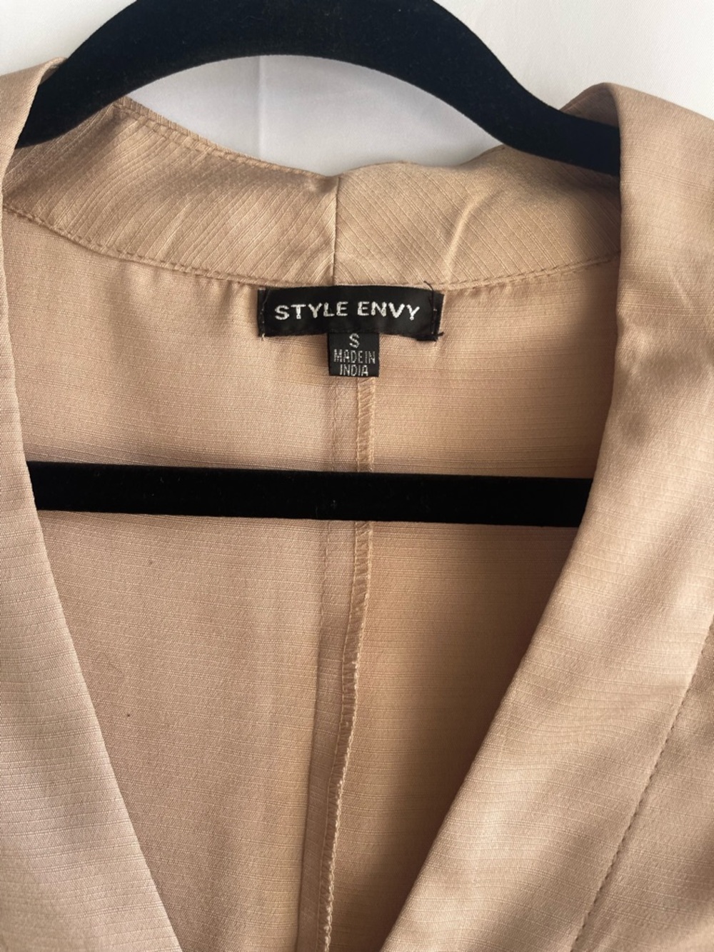 Style Envy Beige Button-Front Tie-Hem Short Sleeve Blouse - Picture 4 of 7